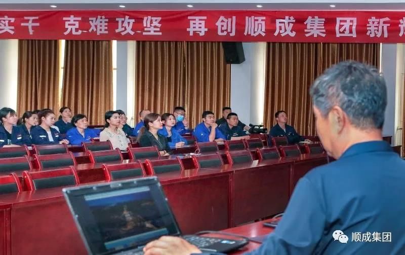 河南人生就是搏·(中國區(qū))官方網(wǎng)站集團(tuán)舉辦通訊員攝影技術(shù)培訓(xùn)班