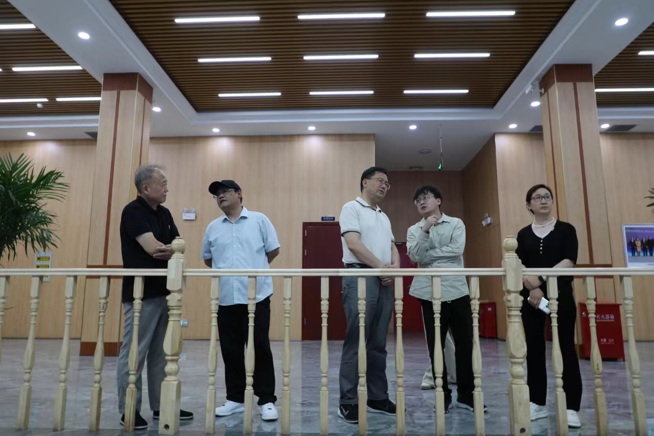 工信部產(chǎn)業(yè)政策與法規(guī)司原巡視員、先進制造商學(xué)院總裁四班班主任辛仁周一行到人生就是搏·(中國區(qū))官方網(wǎng)站集團走訪